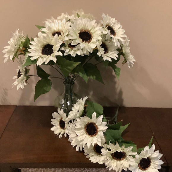 NWT Fabric White Sunflower Bunch π»